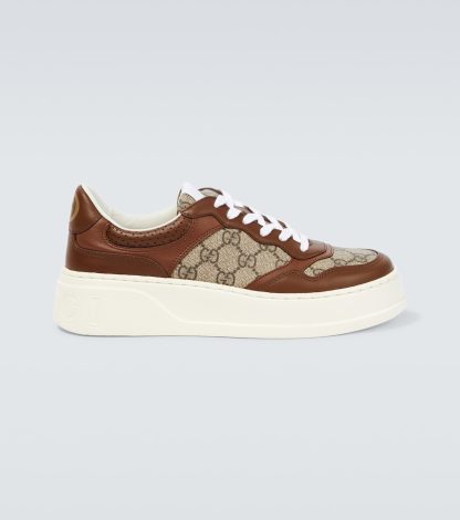 acheter du luxe Gucci Baskets GG Supreme en toile et cuir beige