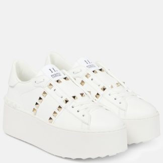 acheter du luxe Valentino Garavani Baskets à plateforme en cuir Rockstud Untitled blanc