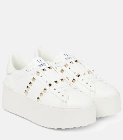 acheter du luxe Valentino Garavani Baskets à plateforme en cuir Rockstud Untitled blanc