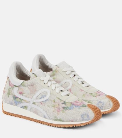 créateur de mode Loewe Baskets Flow Runner en daim brossé à motif floral blanc