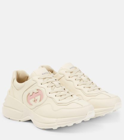 designer de haute qualité Gucci Baskets en cuir Rhyton blanc