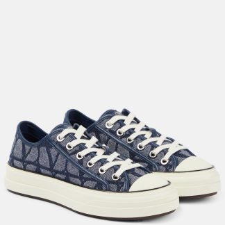 faux luxe Valentino Garavani Totaloop Toile Iconographe denim sneakers blue