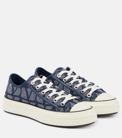 faux luxe Valentino Garavani Totaloop Toile Iconographe denim sneakers blue