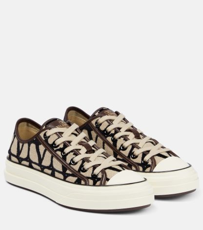 luxe bon marché Valentino Garavani Toile Iconographe Totaloop sneakers marron